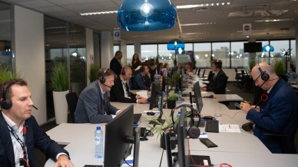 CEO's bellen hun medewerkers op de Dag van de Customer Contact Medewerker